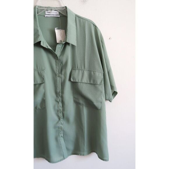 NWT Urban Outfitters Green Button-Up Short Sleeve Shirt - Size Large - Picture 2 of 9